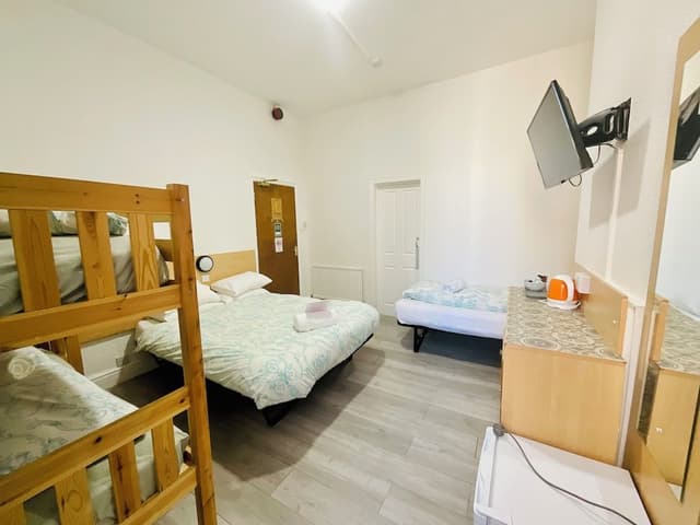 Family Room, Ensuite (2 adults + 3 children)