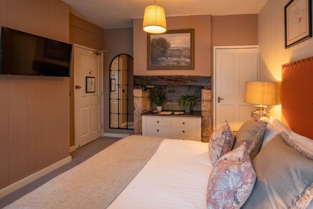 Double Room, 1 King Bed, Private Bathroom