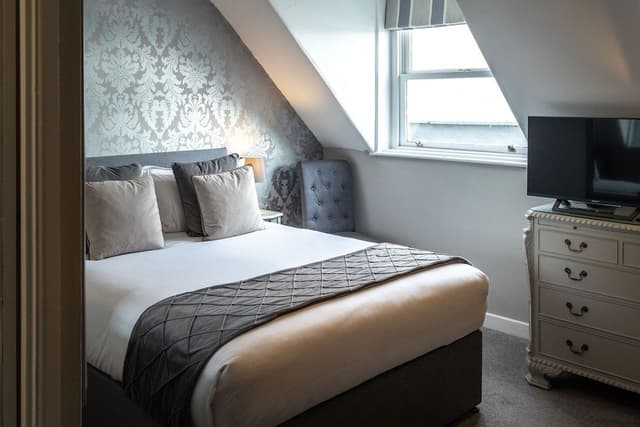 Superior Triple Room, Ensuite, Sea View