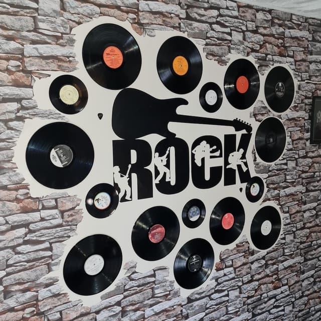 Suite, Ensuite (80'S ROCK THEME)