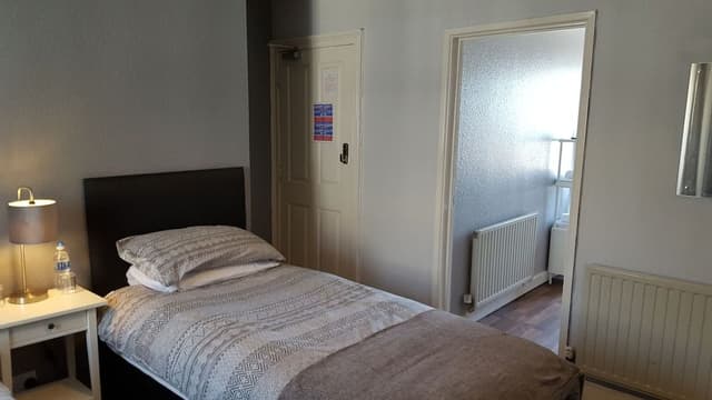 Twin Room (Room 1)