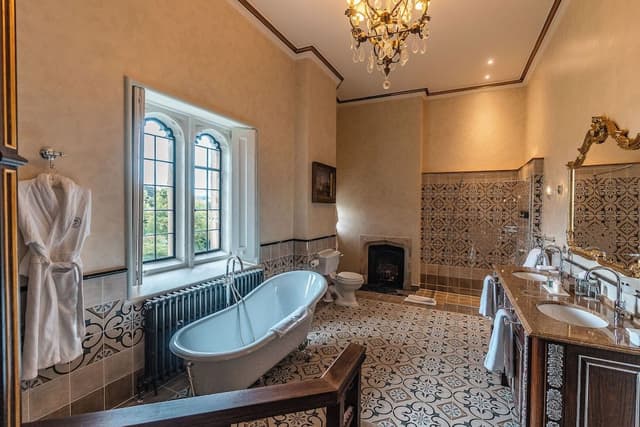 Suite (Catherine of Aragon Tower)