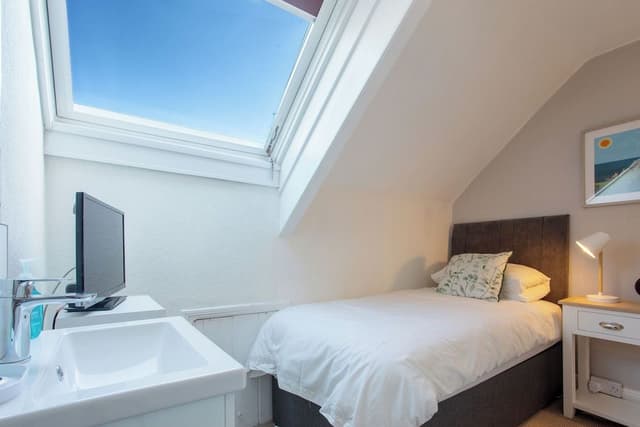 Single Room, Ensuite (Shower, 2nd floor)