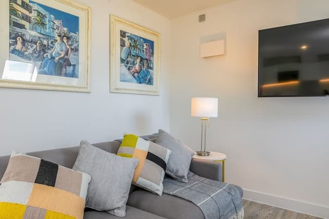 Two Bedroom Sleep 3 Apartment
