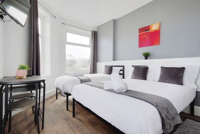 Premium Triple Room, City View