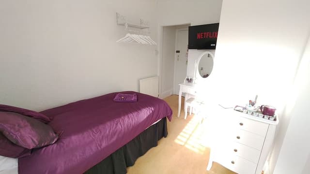 Single Room (En-suite)