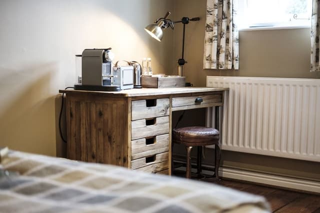 Comfy King Room