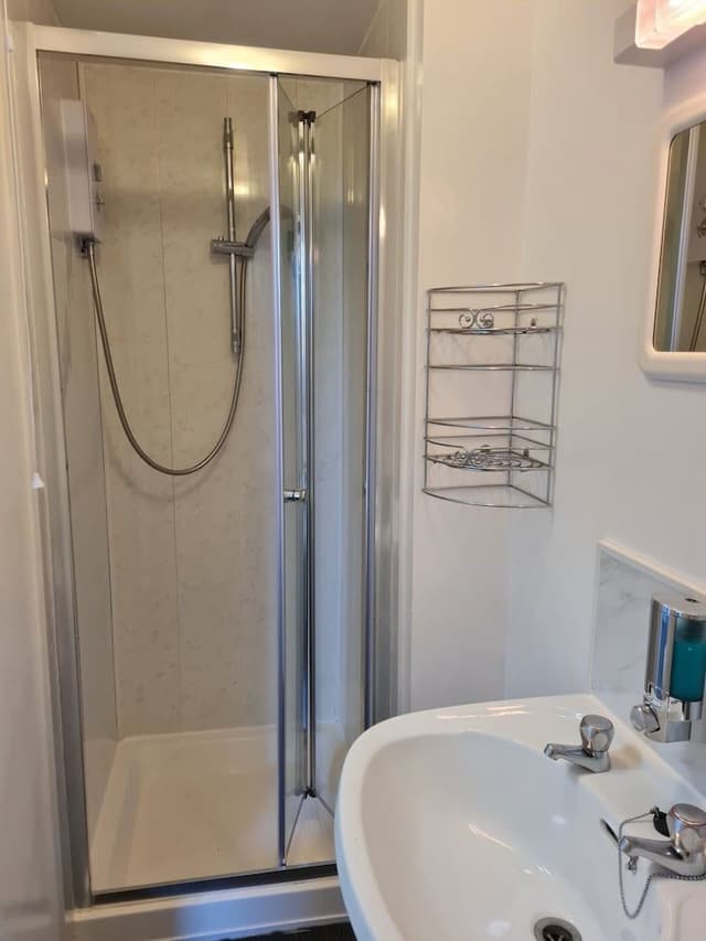 Basic Double Room, Ensuite