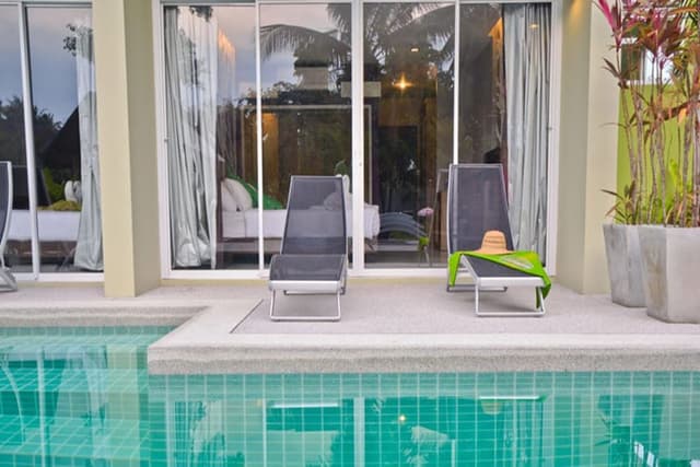 Deluxe Pool Access