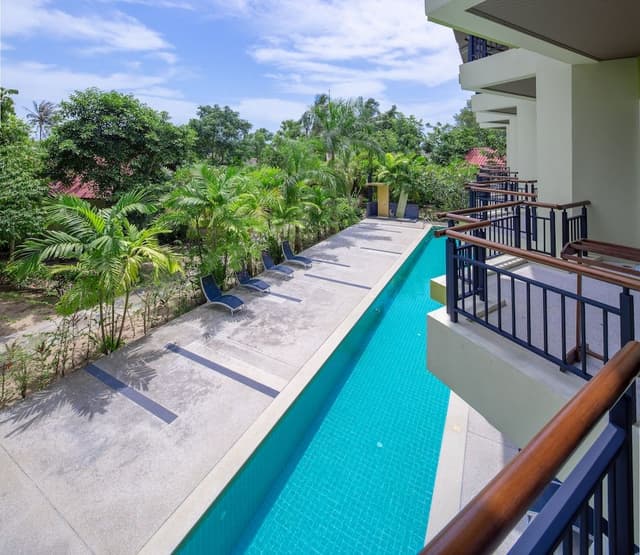Deluxe Pool Access