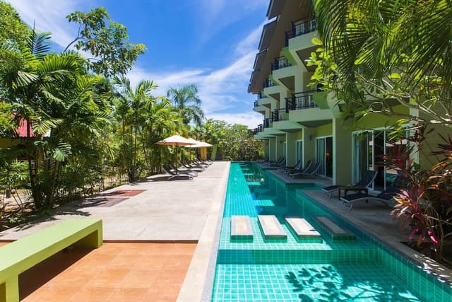 Deluxe Pool Access