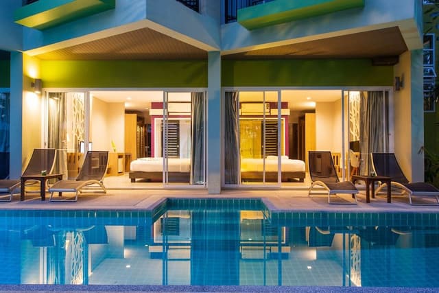 Deluxe Pool Access