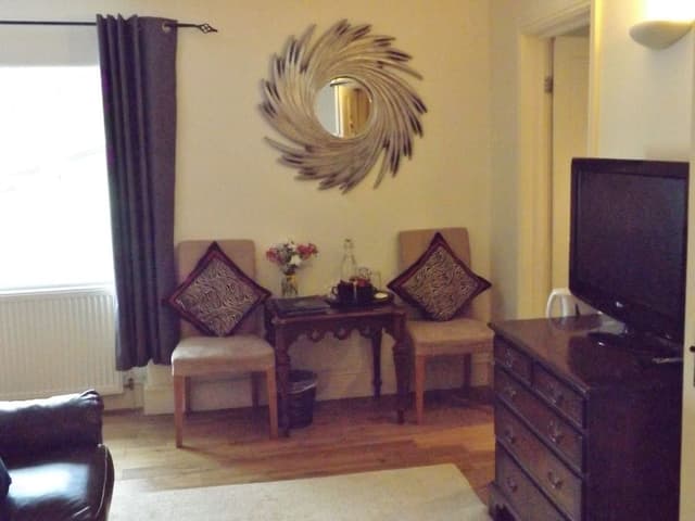 Room, 1 King Bed, Ensuite (Room 5)