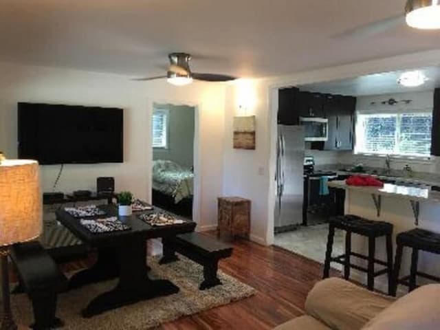 Family House, Private Bathroom, Lagoon View (Aaron's Beach House Priva)