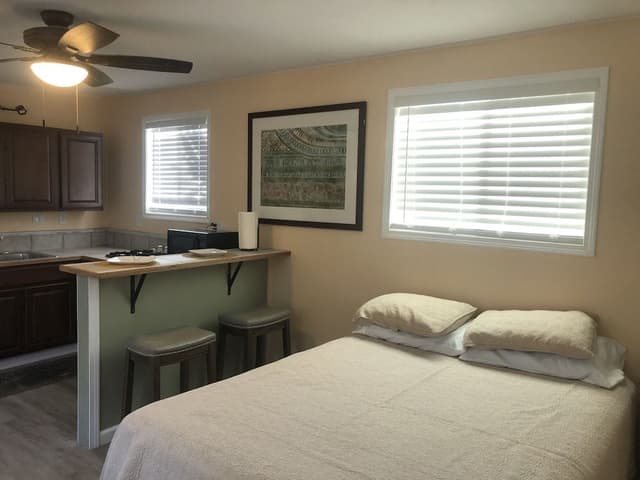 #05 Bungalow W/Bath, kitchenette