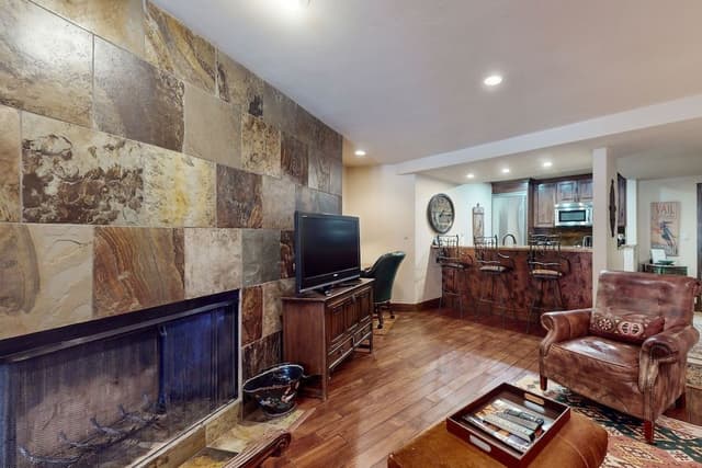 Condo, 2 Bedrooms