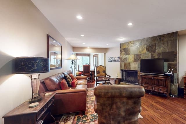 Condo, 2 Bedrooms