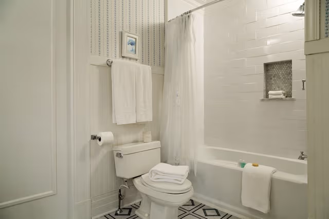 Traditional Queen Room, Private Bathroom, RM-4