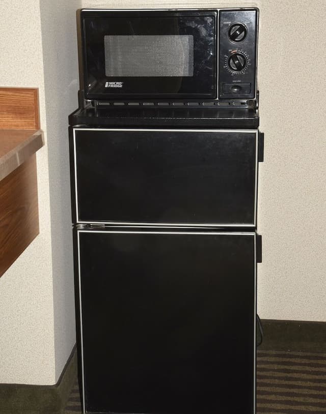1 Queen Bed Non Smoking (Pet Friendly)