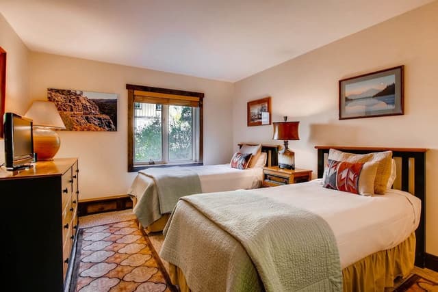 Condo, 2 Bedrooms
