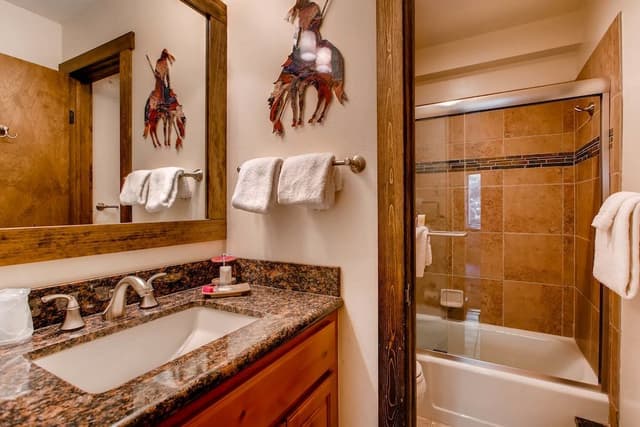 Condo, 2 Bedrooms