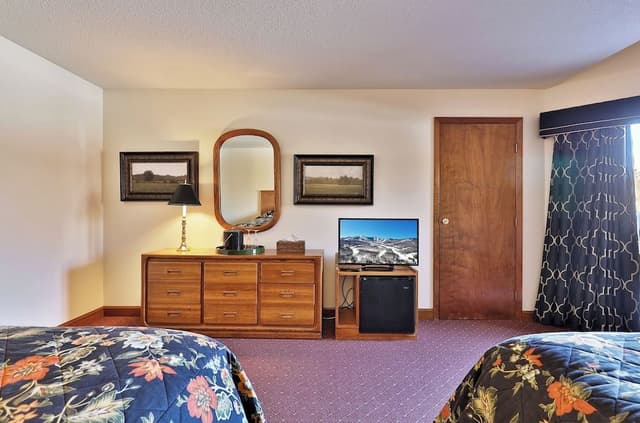 Deluxe Room, 2 Queen Beds - Ski Passes available at property