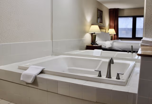 Suite, 1 King Bed, Jetted Tub