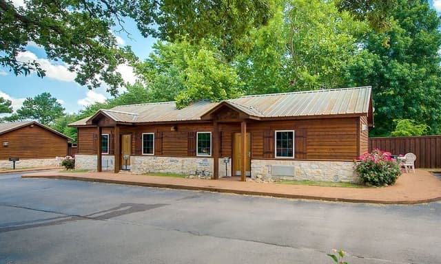 Premium King Cabin