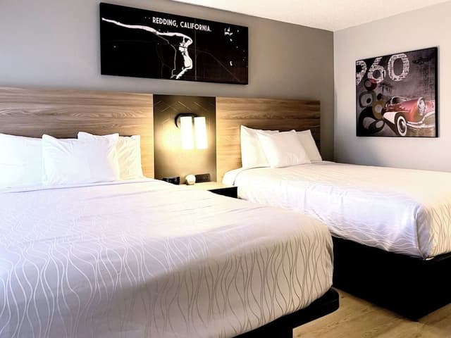 Classic Room, 2 Queen Beds, Courtyard View