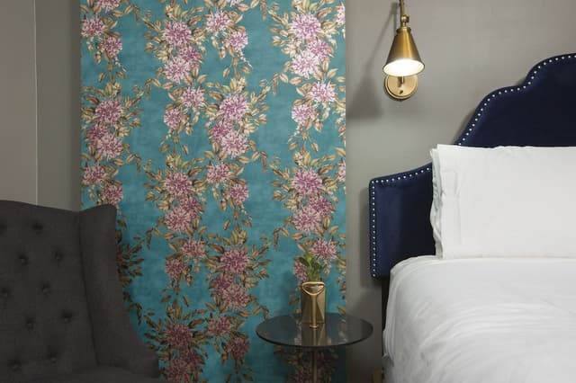 Room, 1 Queen Bed (Wabansia)