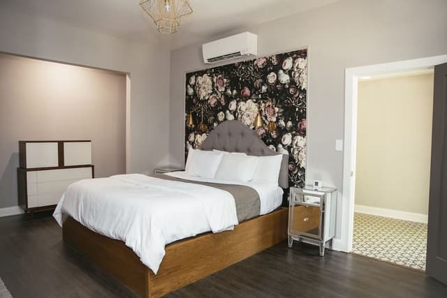 Room, 1 King Bed (Wolcott)