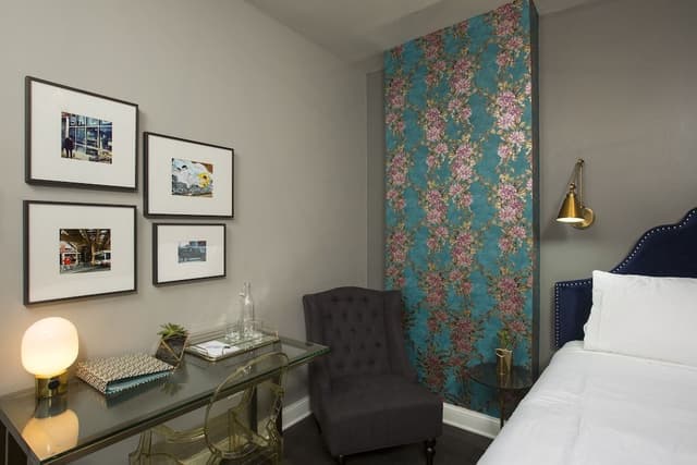 Room, 1 Queen Bed (Wabansia)