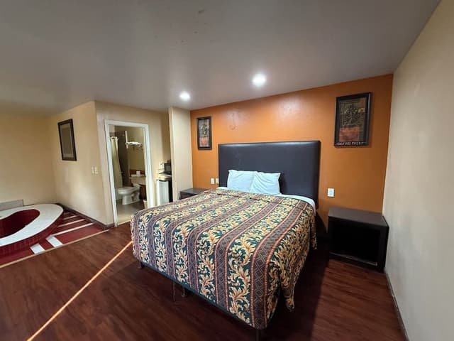 Room, 1 King Bed, Jetted Tub