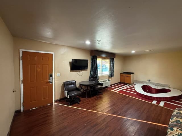Room, 1 King Bed, Jetted Tub