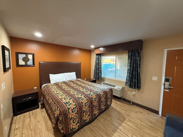 Room, Accessible (Queen Bed)