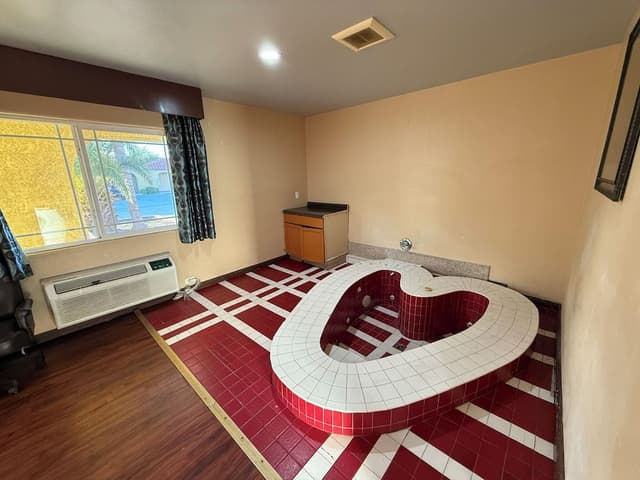 Room, 1 King Bed, Jetted Tub