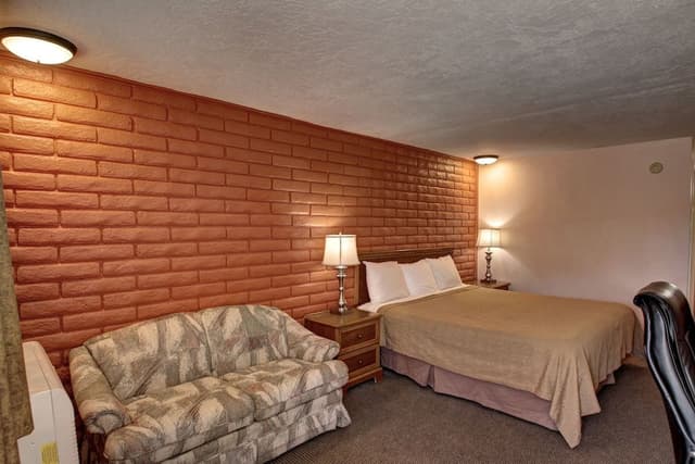 Standard Room, 1 Queen Bed