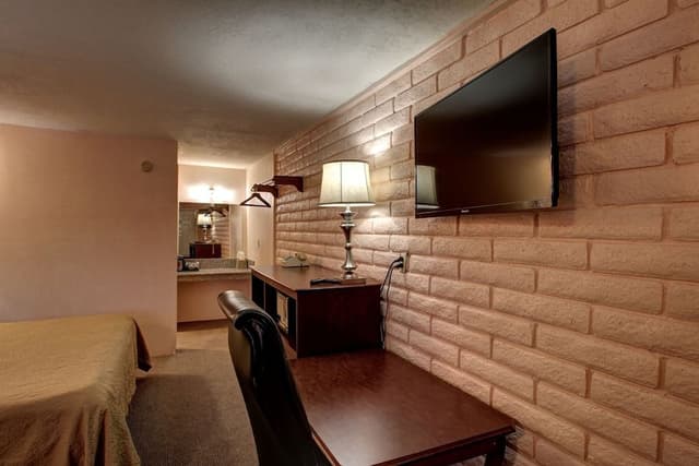 Standard Room, 1 Queen Bed
