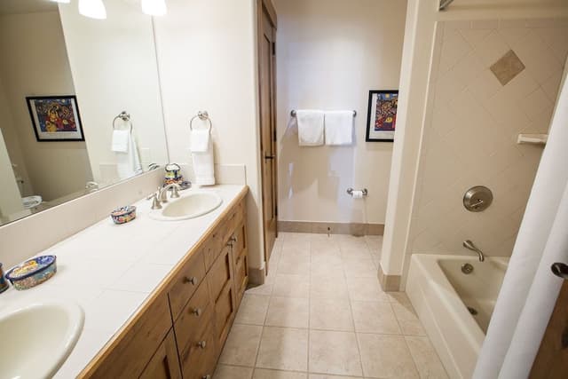 Luxury Condo, 3 Bedrooms (B202 Pet Friendly )