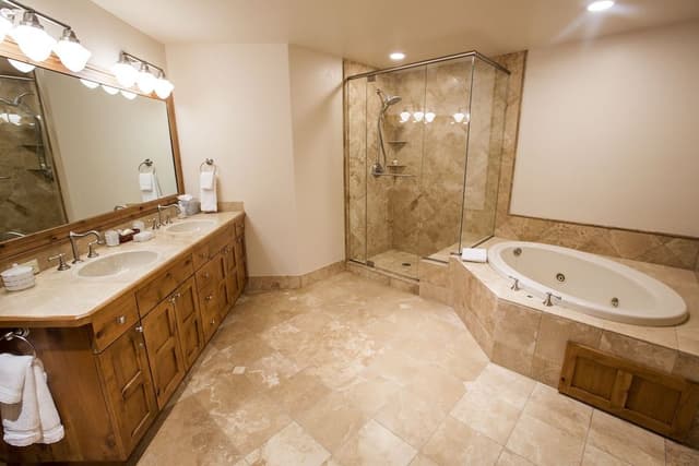Luxury Condo, 2 Bedrooms (A302 Pet Friendly )