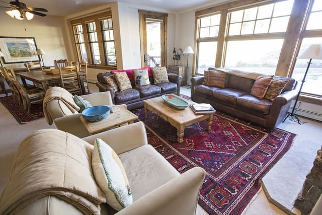 Luxury Condo, 3 Bedrooms (B202 Pet Friendly )