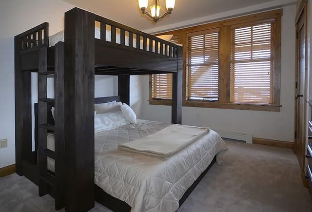 Luxury Condo, 2 Bedrooms (A302 Pet Friendly )