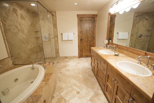 Luxury Condo, 3 Bedrooms (B202 Pet Friendly )