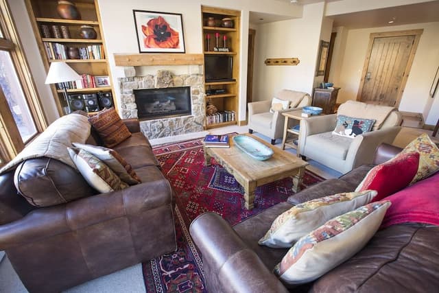 Luxury Condo, 3 Bedrooms (B202 Pet Friendly )