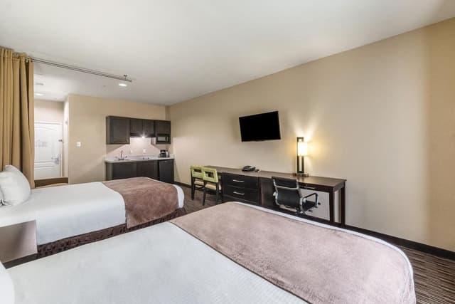 Deluxe Studio, 2 Queen Beds