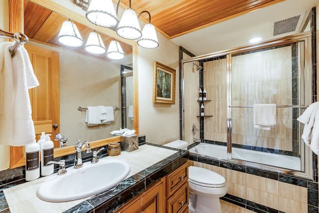 3-Bedroom Condominium with Spa #212