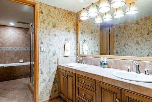 3-Bedroom Condominium with Spa #212