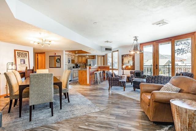 3-Bedroom Condominium with Spa #212