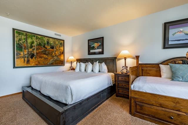 3-Bedroom Condominium with Spa #212