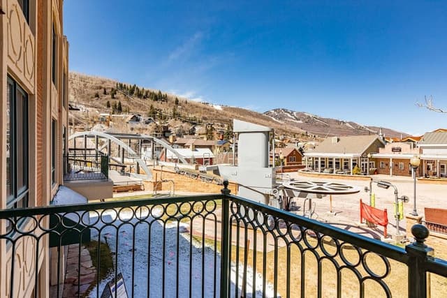 3-Bedroom Condominium with Spa #212